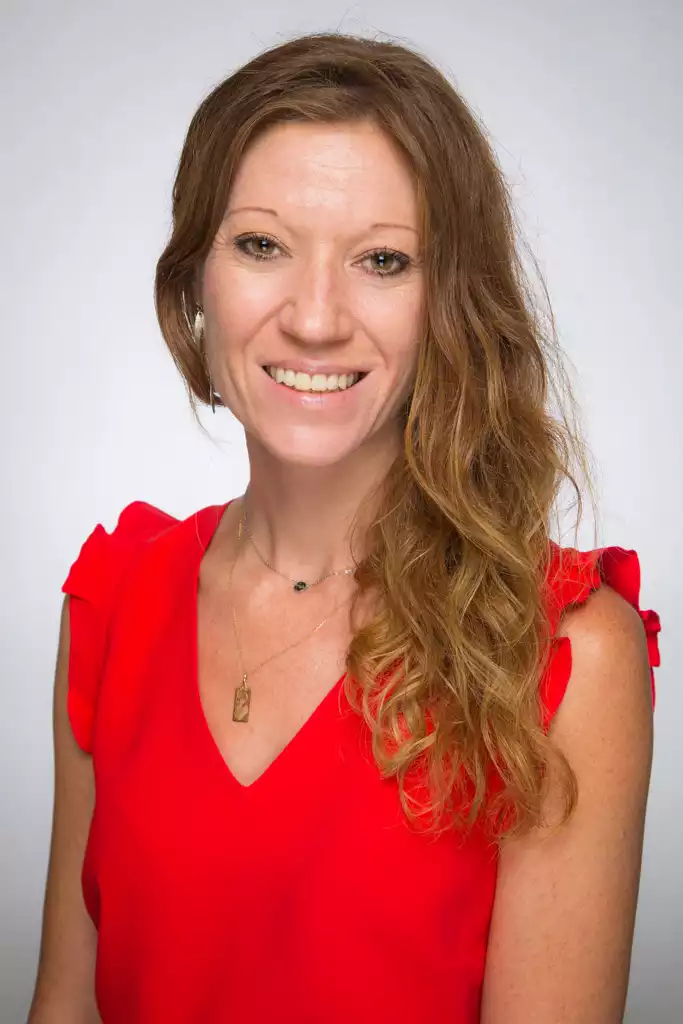 Portrait de Isabelle Hugues, développeuse full stack.